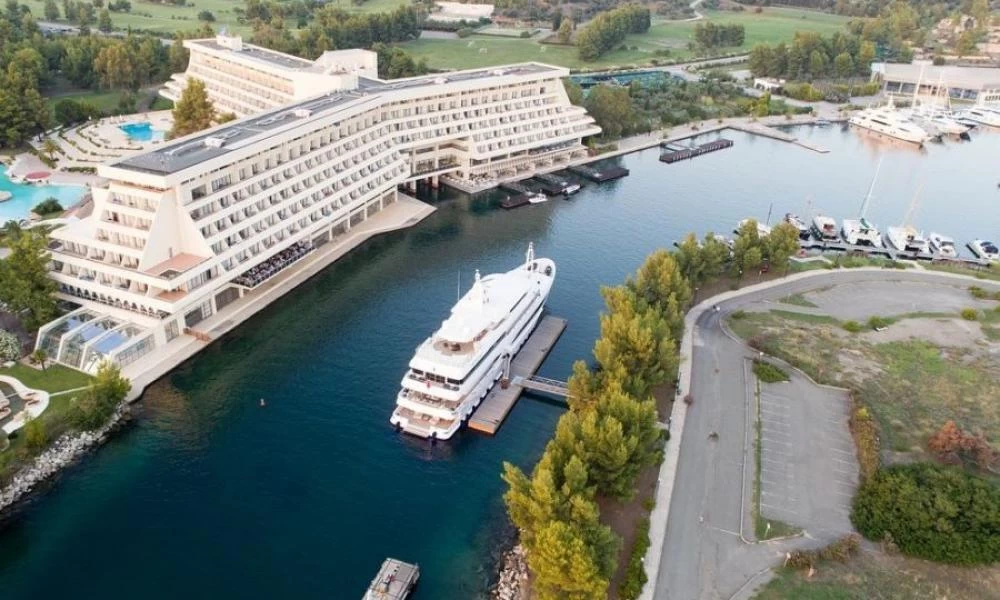 Το "Πόρτο Καρράς" στην ιδιοκτησία του Ιβάν Σαββιδη